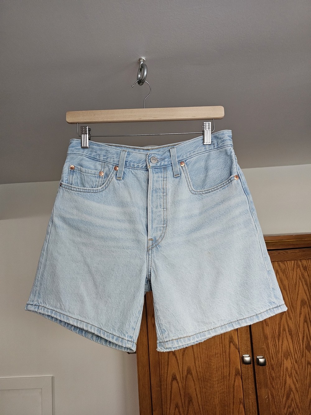 Levi's Light Blue 501 Mid-Thigh Denim Women's Shorts Size 28